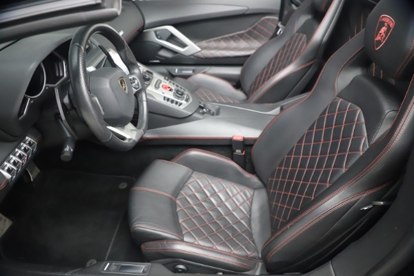 Used 2015 Lamborghini Aventador Roadster LP 700-4 for sale $349,900 at Alfa Romeo of Greenwich in Greenwich CT 06830 22