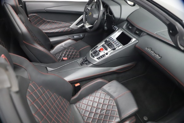 Used 2015 Lamborghini Aventador Roadster LP 700-4 for sale $349,900 at Alfa Romeo of Greenwich in Greenwich CT 06830 25