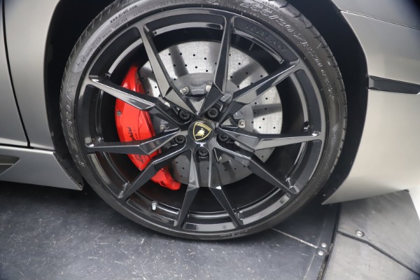 Used 2015 Lamborghini Aventador Roadster LP 700-4 for sale $349,900 at Alfa Romeo of Greenwich in Greenwich CT 06830 28