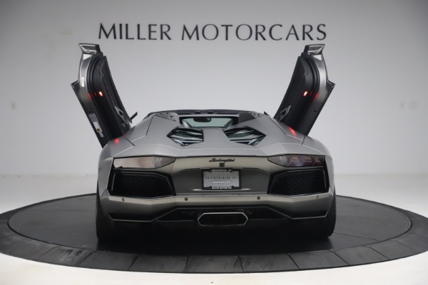 Used 2015 Lamborghini Aventador Roadster LP 700-4 for sale $349,900 at Alfa Romeo of Greenwich in Greenwich CT 06830 7
