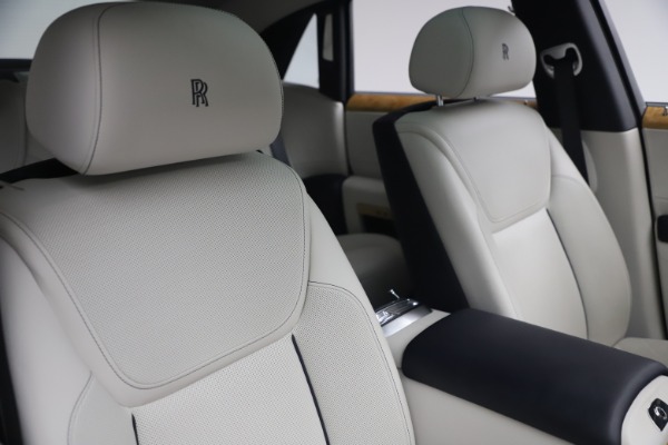 Used 2018 Rolls-Royce Ghost for sale Sold at Alfa Romeo of Greenwich in Greenwich CT 06830 15