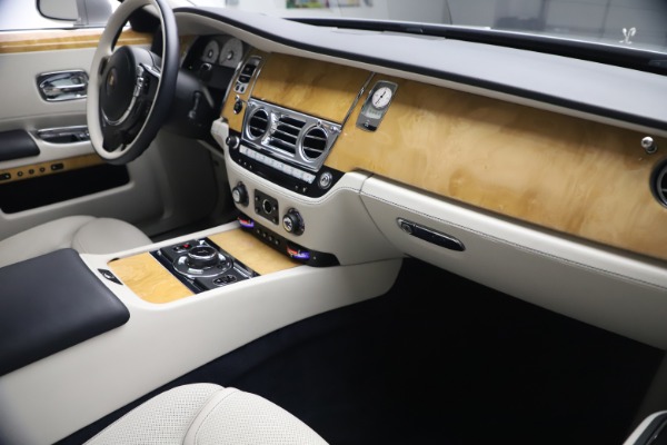 Used 2018 Rolls-Royce Ghost for sale $249,900 at Alfa Romeo of Greenwich in Greenwich CT 06830 17