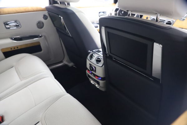 Used 2018 Rolls-Royce Ghost for sale $249,900 at Alfa Romeo of Greenwich in Greenwich CT 06830 20