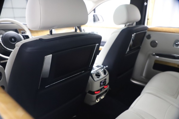 Used 2018 Rolls-Royce Ghost for sale $249,900 at Alfa Romeo of Greenwich in Greenwich CT 06830 21