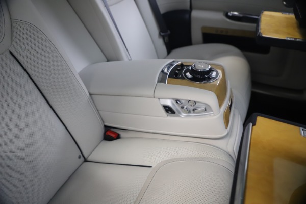 Used 2018 Rolls-Royce Ghost for sale Sold at Alfa Romeo of Greenwich in Greenwich CT 06830 24