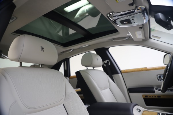 Used 2018 Rolls-Royce Ghost for sale $249,900 at Alfa Romeo of Greenwich in Greenwich CT 06830 28