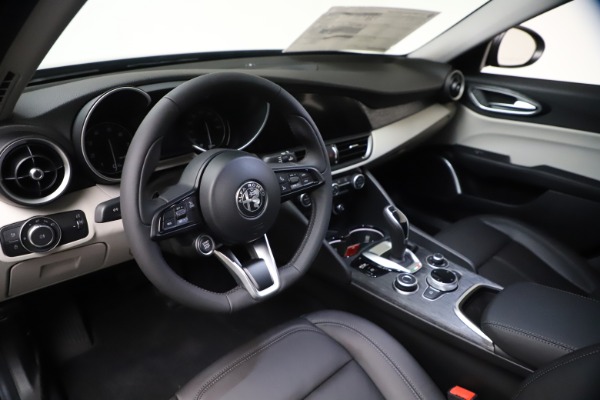 New 2021 Alfa Romeo Giulia Q4 for sale Call for price at Alfa Romeo of Greenwich in Greenwich CT 06830 12