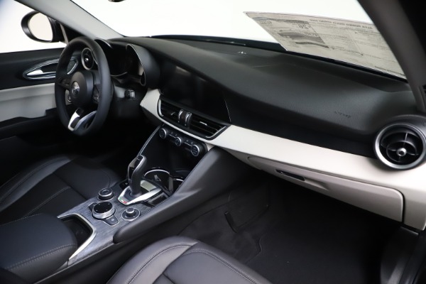 New 2021 Alfa Romeo Giulia Q4 for sale Call for price at Alfa Romeo of Greenwich in Greenwich CT 06830 22