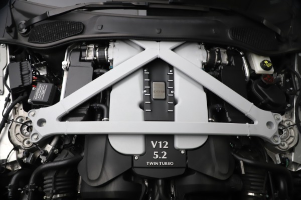Used 2017 Aston Martin DB11 V12 Coupe for sale $134,900 at Alfa Romeo of Greenwich in Greenwich CT 06830 28