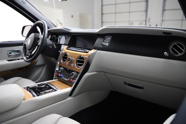 Used 2019 Rolls-Royce Cullinan for sale $349,900 at Alfa Romeo of Greenwich in Greenwich CT 06830 14