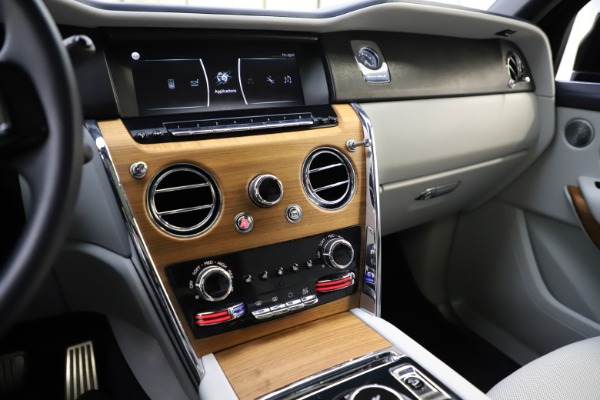 Used 2019 Rolls-Royce Cullinan for sale $349,900 at Alfa Romeo of Greenwich in Greenwich CT 06830 28