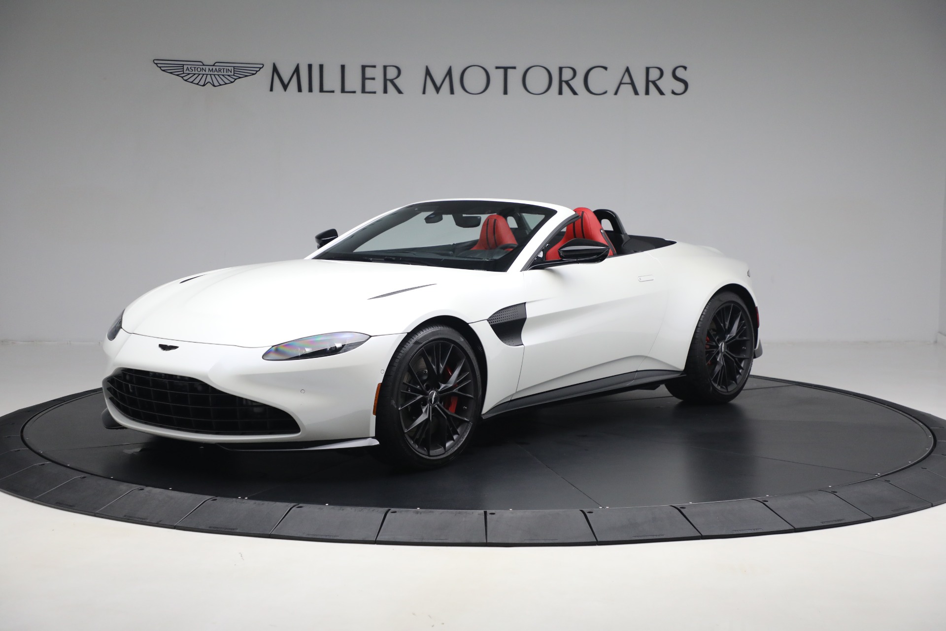 New 2021 Aston Martin Vantage Roadster Convertible for sale $189,186 at Alfa Romeo of Greenwich in Greenwich CT 06830 1