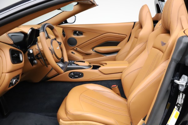 New 2021 Aston Martin Vantage Roadster Convertible for sale $205,686 at Alfa Romeo of Greenwich in Greenwich CT 06830 14