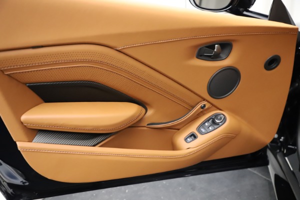 New 2021 Aston Martin Vantage Roadster Convertible for sale $205,686 at Alfa Romeo of Greenwich in Greenwich CT 06830 16