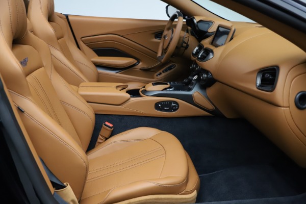 New 2021 Aston Martin Vantage Roadster Convertible for sale $205,686 at Alfa Romeo of Greenwich in Greenwich CT 06830 20