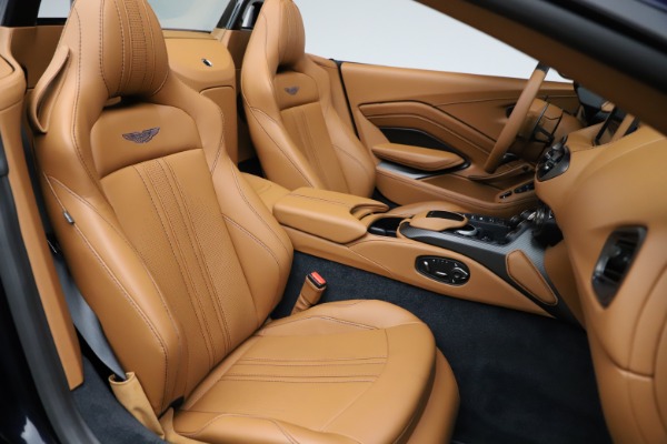 New 2021 Aston Martin Vantage Roadster Convertible for sale $205,686 at Alfa Romeo of Greenwich in Greenwich CT 06830 21