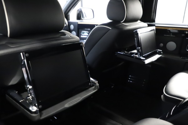 Used 2015 Rolls-Royce Phantom EWB for sale Sold at Alfa Romeo of Greenwich in Greenwich CT 06830 16