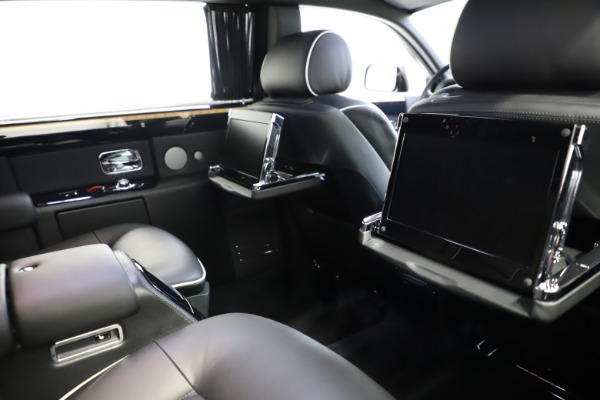 Used 2015 Rolls-Royce Phantom EWB for sale Sold at Alfa Romeo of Greenwich in Greenwich CT 06830 17