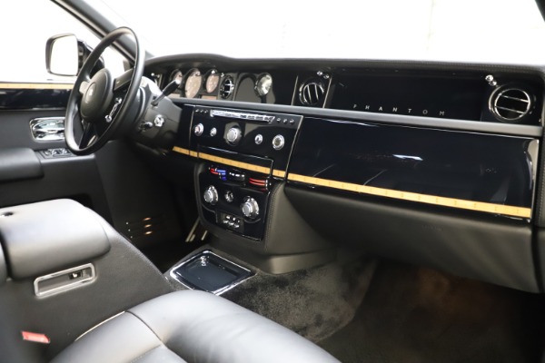 Used 2015 Rolls-Royce Phantom EWB for sale Sold at Alfa Romeo of Greenwich in Greenwich CT 06830 22
