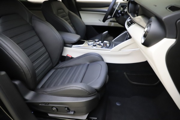 New 2021 Alfa Romeo Stelvio Ti Sport Q4 for sale Sold at Alfa Romeo of Greenwich in Greenwich CT 06830 24