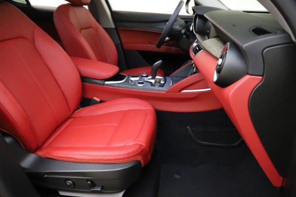 New 2021 Alfa Romeo Stelvio Q4 for sale $48,050 at Alfa Romeo of Greenwich in Greenwich CT 06830 24
