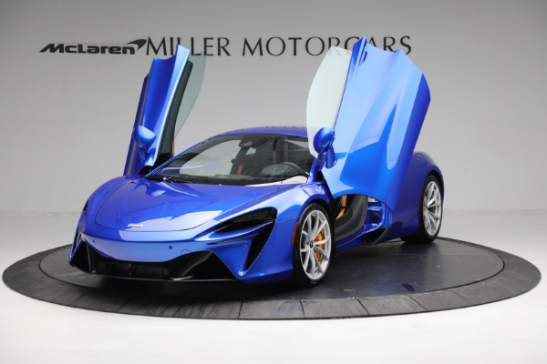 New 2023 McLaren Artura for sale $277,250 at Alfa Romeo of Greenwich in Greenwich CT 06830 13