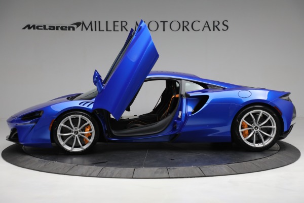 New 2023 McLaren Artura for sale $277,250 at Alfa Romeo of Greenwich in Greenwich CT 06830 14