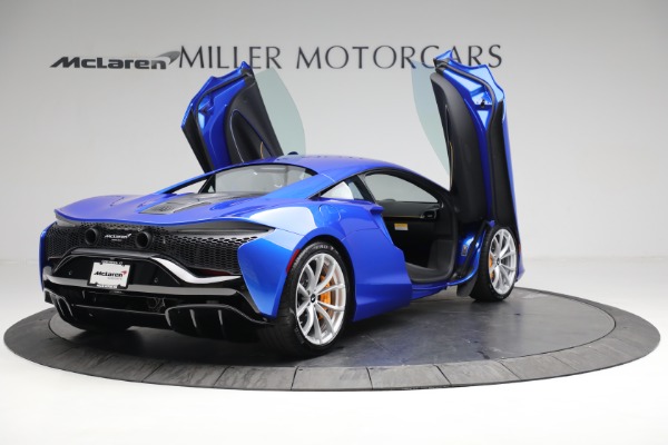New 2023 McLaren Artura for sale $277,250 at Alfa Romeo of Greenwich in Greenwich CT 06830 17