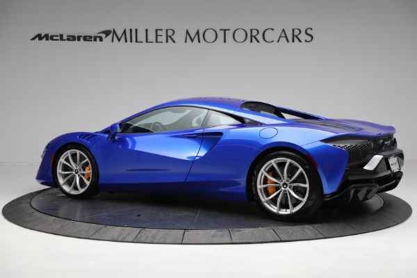 New 2023 McLaren Artura for sale $277,250 at Alfa Romeo of Greenwich in Greenwich CT 06830 3