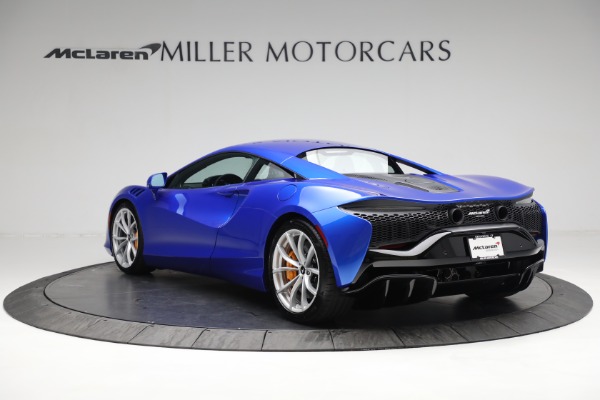 New 2023 McLaren Artura for sale $277,250 at Alfa Romeo of Greenwich in Greenwich CT 06830 4