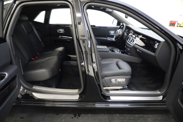 Used 2016 Rolls-Royce Ghost for sale $165,900 at Alfa Romeo of Greenwich in Greenwich CT 06830 28