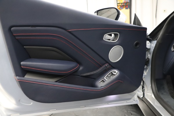 New 2021 Aston Martin Vantage Roadster for sale $184,286 at Alfa Romeo of Greenwich in Greenwich CT 06830 17