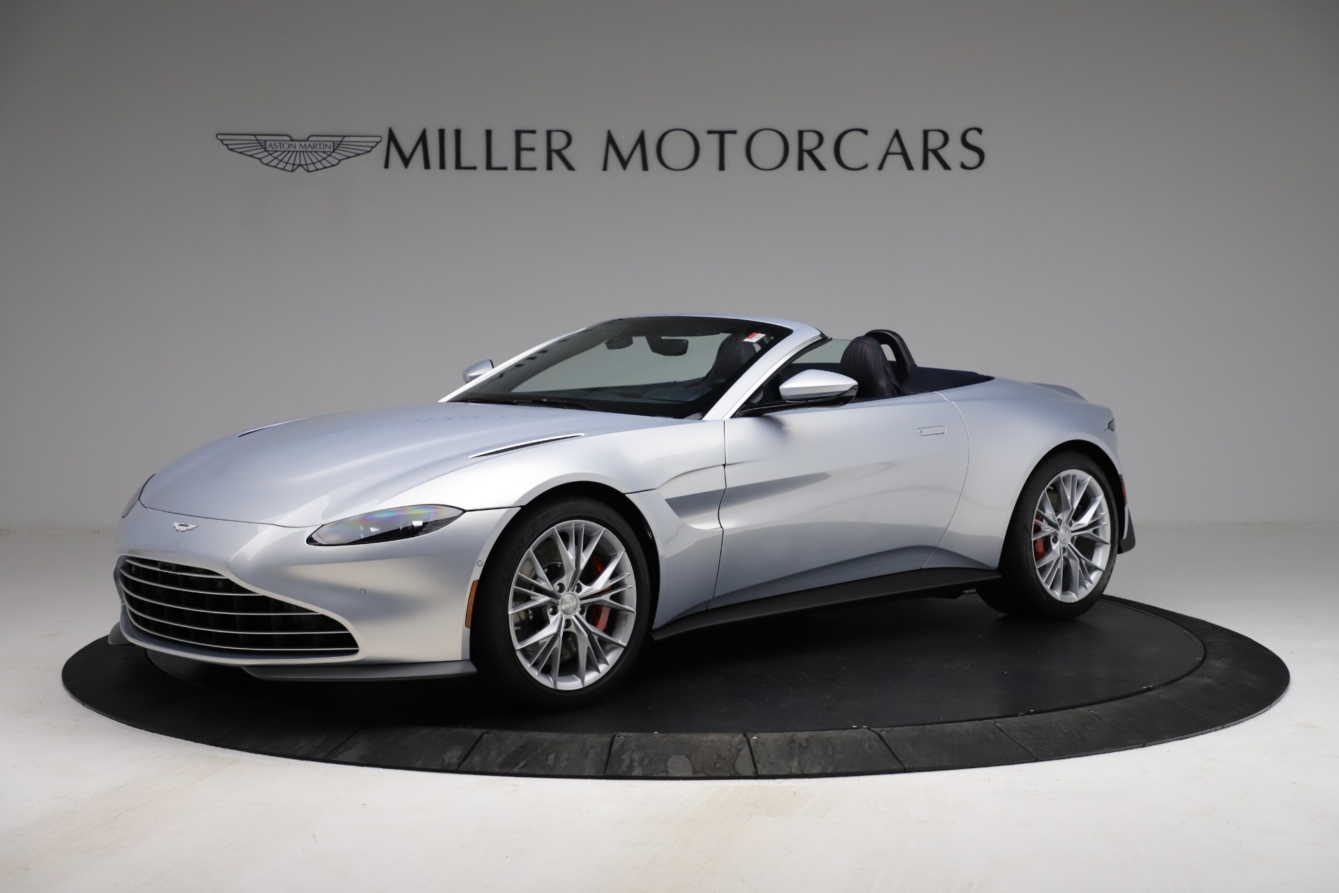 New 2021 Aston Martin Vantage Roadster for sale $184,286 at Alfa Romeo of Greenwich in Greenwich CT 06830 1