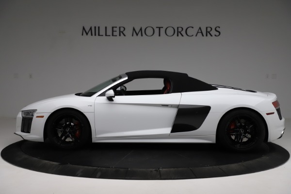 Used 2018 Audi R8 Spyder for sale Sold at Alfa Romeo of Greenwich in Greenwich CT 06830 16