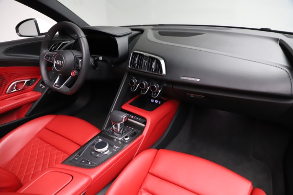 Used 2018 Audi R8 Spyder for sale Sold at Alfa Romeo of Greenwich in Greenwich CT 06830 25