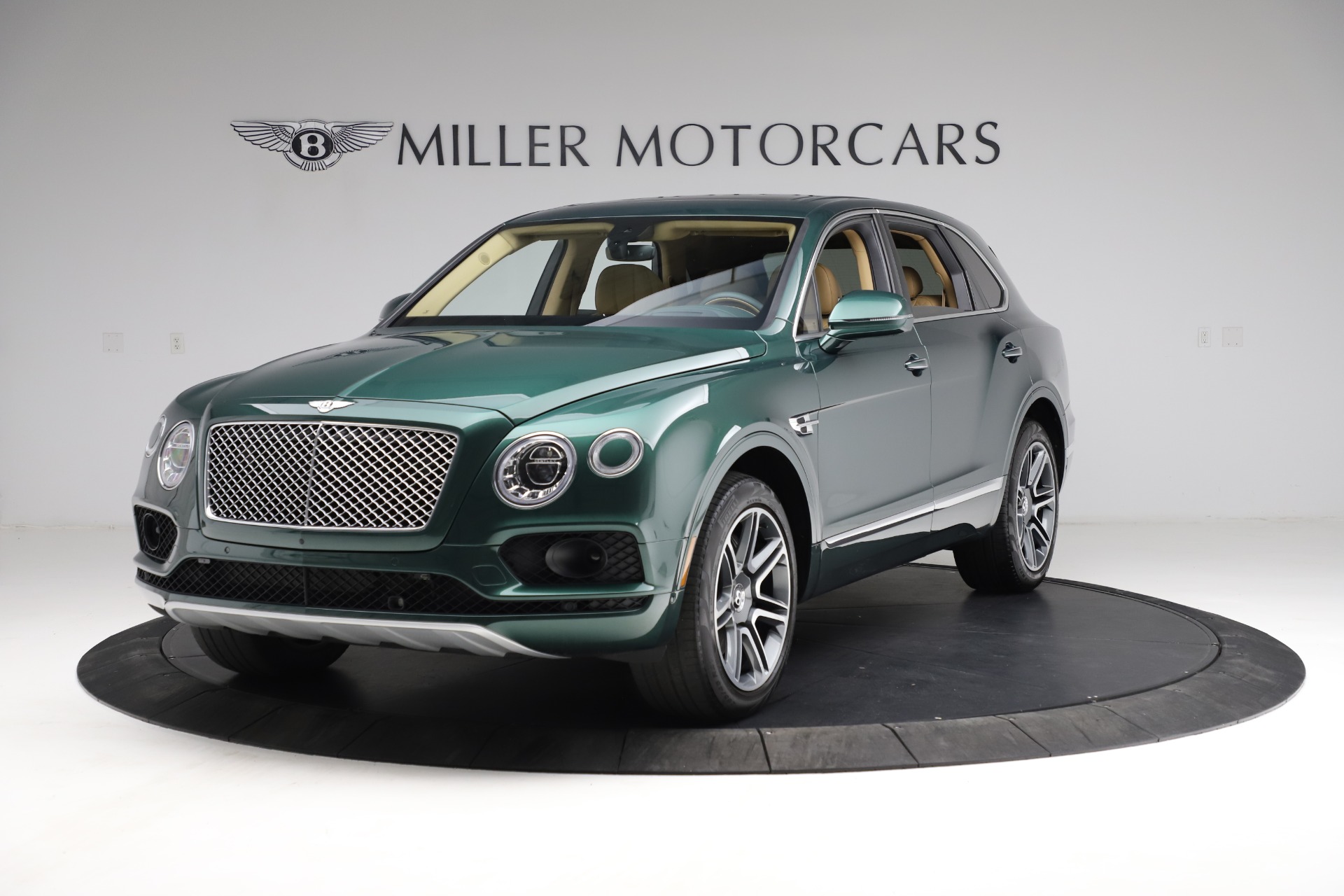 Used 2018 Bentley Bentayga W12 Signature Edition for sale Sold at Alfa Romeo of Greenwich in Greenwich CT 06830 1