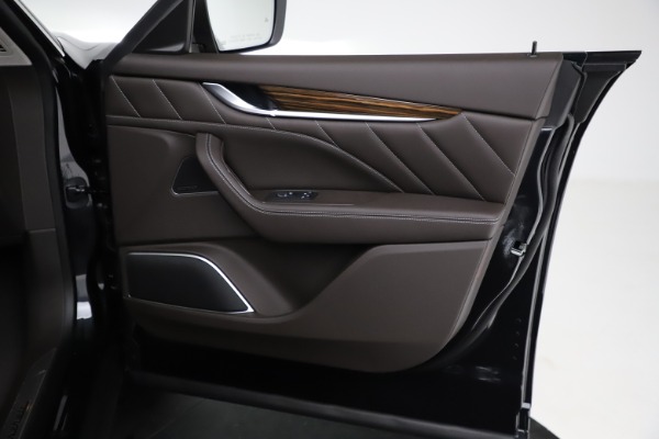 New 2021 Maserati Levante S Q4 GranLusso for sale $100,949 at Alfa Romeo of Greenwich in Greenwich CT 06830 21