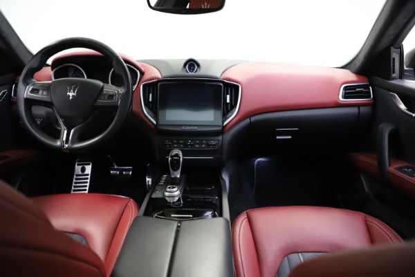 Used 2018 Maserati Ghibli SQ4 GranLusso for sale Sold at Alfa Romeo of Greenwich in Greenwich CT 06830 11