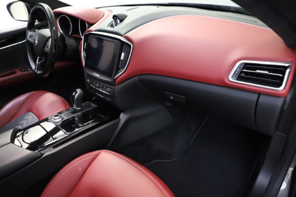 Used 2018 Maserati Ghibli SQ4 GranLusso for sale Sold at Alfa Romeo of Greenwich in Greenwich CT 06830 16