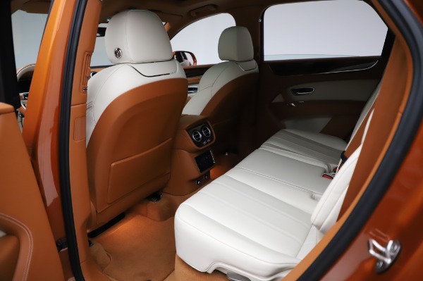 Used 2018 Bentley Bentayga Onyx Edition for sale $149,900 at Alfa Romeo of Greenwich in Greenwich CT 06830 21