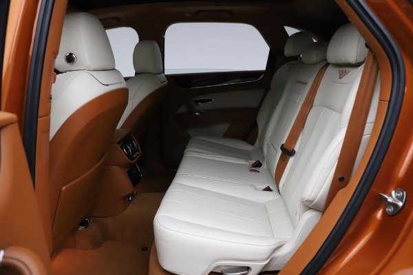 Used 2018 Bentley Bentayga Onyx Edition for sale $149,900 at Alfa Romeo of Greenwich in Greenwich CT 06830 22