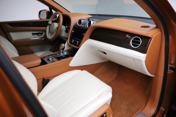 Used 2018 Bentley Bentayga Onyx Edition for sale $149,900 at Alfa Romeo of Greenwich in Greenwich CT 06830 25