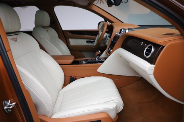 Used 2018 Bentley Bentayga Onyx Edition for sale $149,900 at Alfa Romeo of Greenwich in Greenwich CT 06830 26