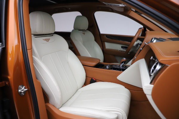 Used 2018 Bentley Bentayga Onyx Edition for sale $149,900 at Alfa Romeo of Greenwich in Greenwich CT 06830 27
