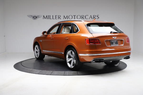 Used 2018 Bentley Bentayga Onyx Edition for sale $149,900 at Alfa Romeo of Greenwich in Greenwich CT 06830 5