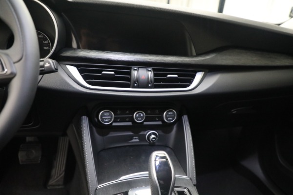 Used 2021 Alfa Romeo Stelvio Q4 for sale Sold at Alfa Romeo of Greenwich in Greenwich CT 06830 18