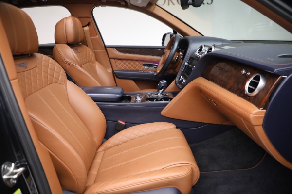 Used 2018 Bentley Bentayga W12 Signature for sale $109,900 at Alfa Romeo of Greenwich in Greenwich CT 06830 25