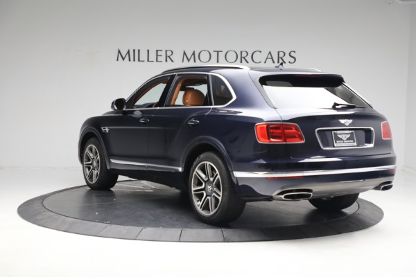 Used 2018 Bentley Bentayga W12 Signature for sale $109,900 at Alfa Romeo of Greenwich in Greenwich CT 06830 5