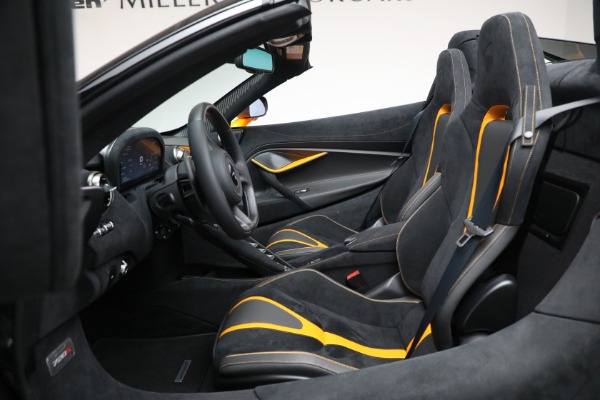 New 2021 McLaren 720S Spider for sale $378,110 at Alfa Romeo of Greenwich in Greenwich CT 06830 25