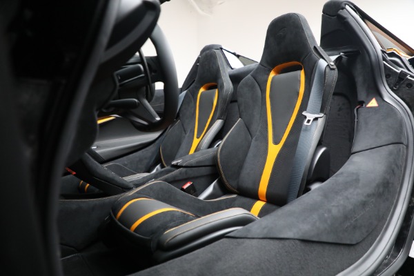 New 2021 McLaren 720S Spider for sale $378,110 at Alfa Romeo of Greenwich in Greenwich CT 06830 26